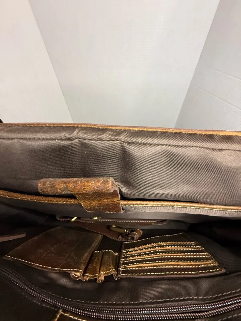 MT Distressed Brown Leather Messenger Bag Briefcase Laptop Satchel Unisex